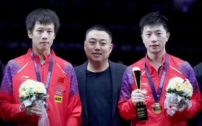 展现出他在 展现出他在