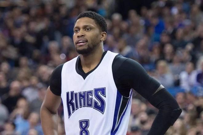 与当地球迷 与当地球迷